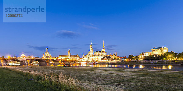 Deutschland  Dresden  Stadtansicht mit Elbe und Augustusbrücke