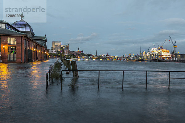 Deutschland  Hamburg  Altona  Hochwasser in der Fischmarkthalle