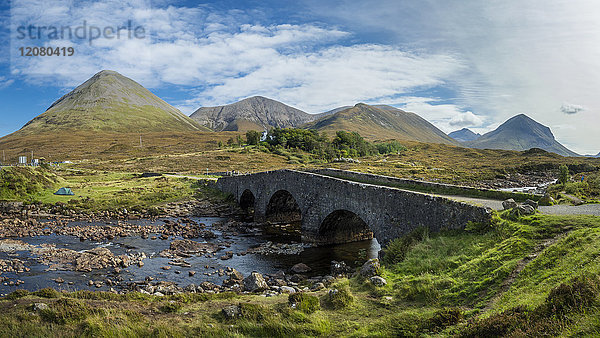 Großbritannien  Schottland  Isle of Skye  Steinbrücke Slingachan