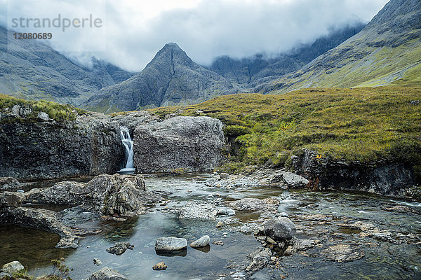 Großbritannien  Schottland  Isle of Skye  Wasserfall Fairy Pools