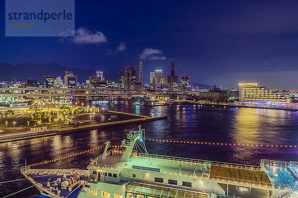 Japan  Kobe  Hafen bei Nacht