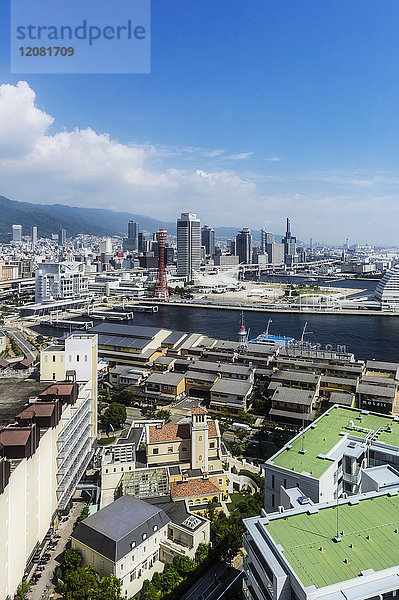 Japan  Kobe  Seehafen mit Kobe Port Tower