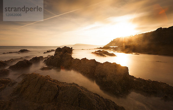 Frankreich  Bretagne  Halbinsel Crozon bei Sonnenuntergang