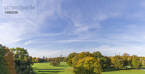 Deutschland  Bayern  München  Panoramablick auf den Englischen Garten