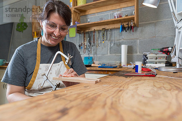 Schmuckhersteller  Herstellung von Schmuck in der Werkstatt