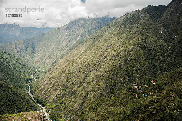 Erhöhte Ansicht des Tals auf dem Inkapfad  Inka  Huanuco  Peru  Südamerika