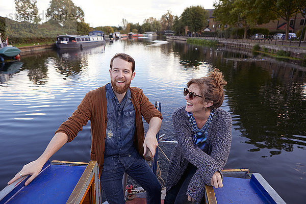 Ehepaar auf Kanalboot