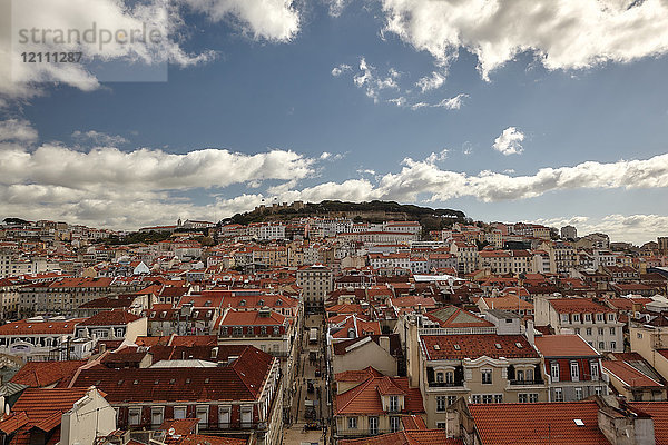 Blick auf die Burg von Sao Jorge  Lissabon  Portugal