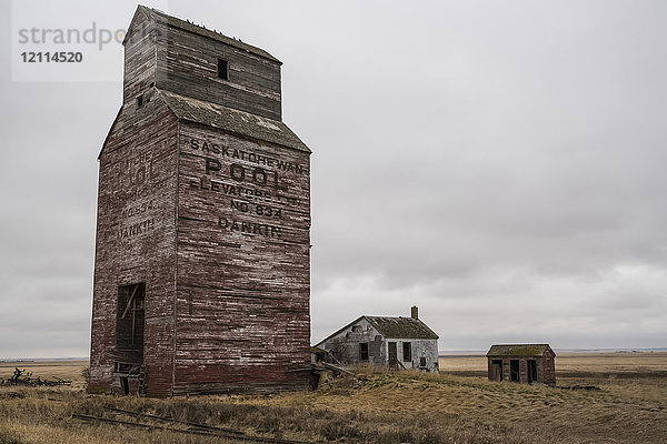 Verlassener Getreidesilo im ländlichen Saskatchewan; Saskatchewan  Kanada