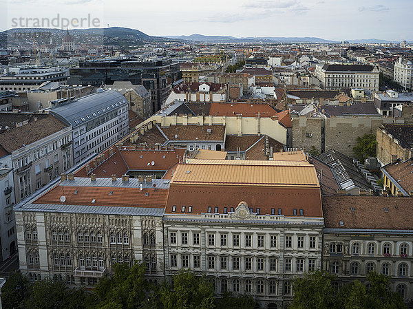 Blick auf das Stadtbild von Budapest von der St. Stephans Basilika aus; Budapest  Budapest  Ungarn
