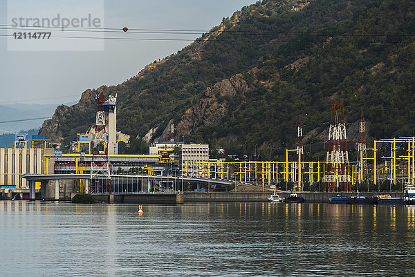 Eisernes Tor  Wasserkraftwerk  der größte Staudamm an der Donau und eines der größten Wasserkraftwerke in Europa; Drobeta-Turnu Severin  Jude?ul Mehedin?i  Serbien