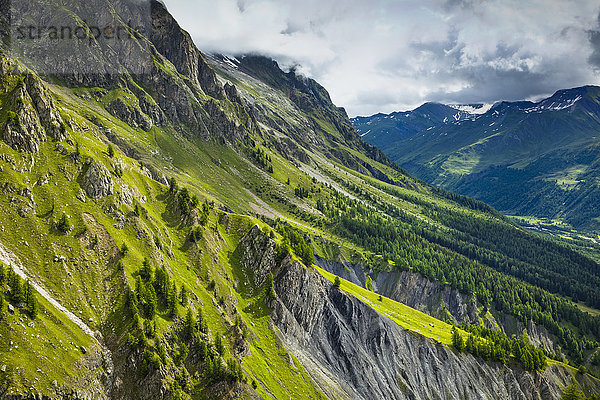 Alpenlandschaft des Mont blanc und des Val Ferret  vom Pavillon du Mont Frety  Funivie Monte Bianco aus gesehen; Courmayeur  Aostatal  Italien