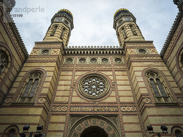 Die Große Synagoge in der Dohany-Straße  die größte Synagoge Europas und die zweitgrößte der Welt  erbaut zwischen 1854 und 1959 im Stil der maurischen Wiedergeburt; Budapest  Budapest  Ungarn