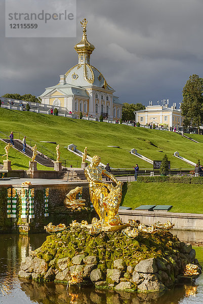 Samson-Brunnen (Vordergrund)  Westkapelle (Hintergrund); Peterhof  Russland
