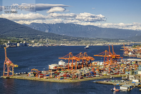 Frachtschiffhafen im Hafen von Vancouver; Vancouver  British Columbia  Kanada