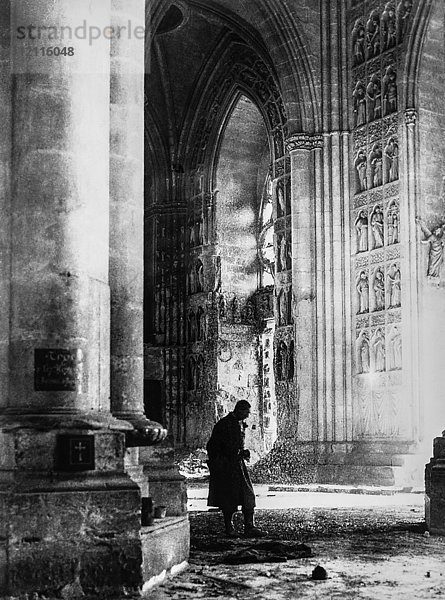 Laterna Magica um 1900  viktorianisch  Beschuss der Kathedrale von Reims durch deutsche Truppen  1914