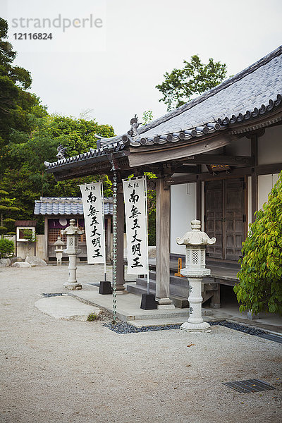 Außenansicht eines japanischen buddhistischen Tempels.