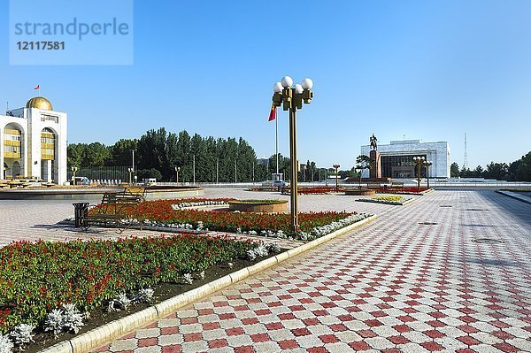 Ala-Too-Platz und das Staatliche Historische Museum  ehemals Lenin-Museum  Bischkek  Kirgisistan  Asien