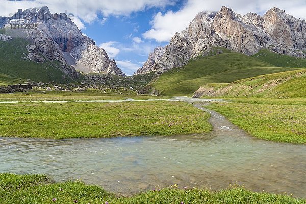 Fluss aus dem Köl-Suu-Gebirge  Kurumduk-Tal  Provinz Naryn  Kirgisistan  Asien