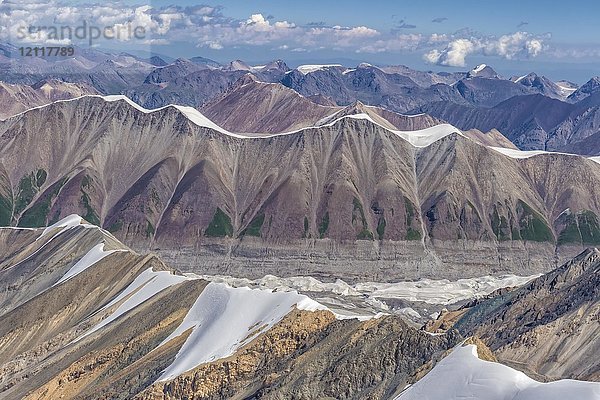 Luftaufnahme über das zentrale Tian Shan-Gebirge  Grenze zwischen Kirgisistan und China  Kirgisistan  Asien