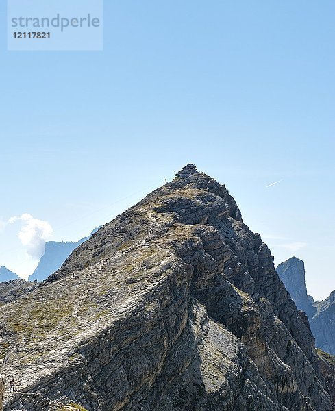 Felsgipfel Nuvolau mit Hütte Nuvolau  Dolomiten  Südtirol  Trentino-Südtirol  Italien  Europa