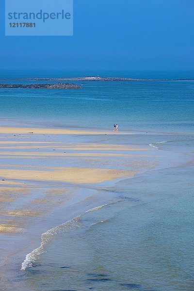 Türkisfarbenes Wasser und Sandstrand  Shell beach  Herm  Kanalinseln  Vereinigtes Königreich  Europa