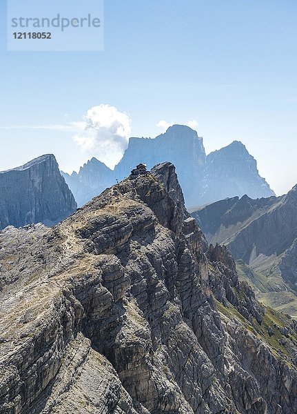 Felsgipfel Nuvolau mit Hütte Nuvolau  Dolomiten  Südtirol  Trentino-Südtirol  Italien  Europa