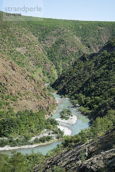 Fluss Valbona zwischen Bujan nund Fierze  Albanien  Europa