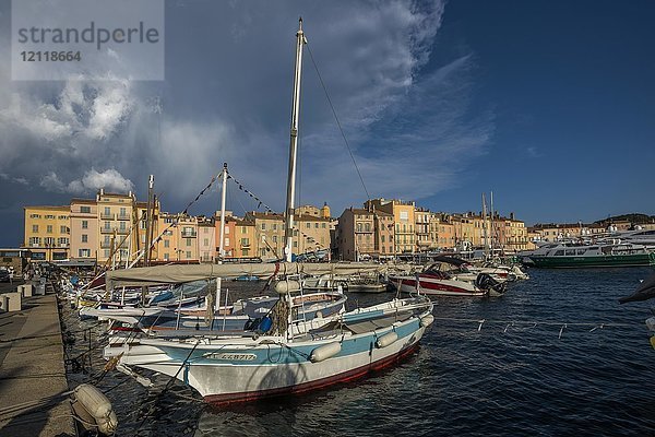 Hafen von St. Tropez  Var  Côte d' Azur  Südfrankreich  Frankreich  Europa