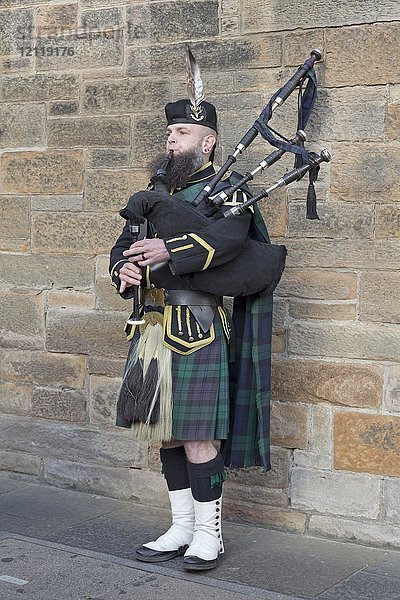 Dudelsackspieler  Castle Hill  Edinburgh  Schottland  Großbritannien