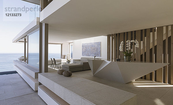 Modernes  luxuriöses Musterhaus mit Meerblick