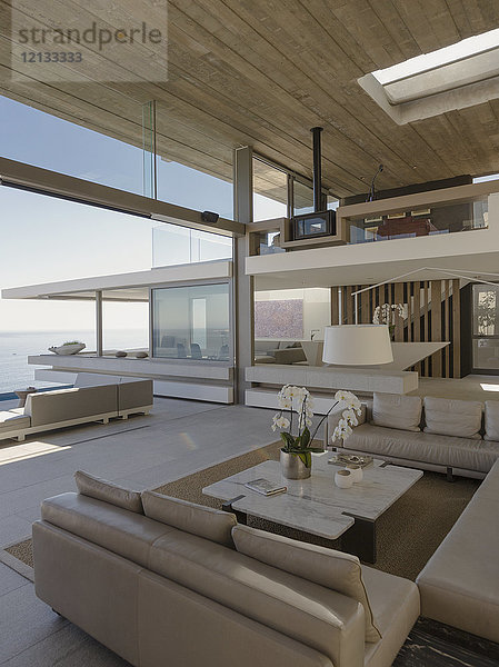 Modernes  luxuriöses Musterhaus im Wohnzimmer