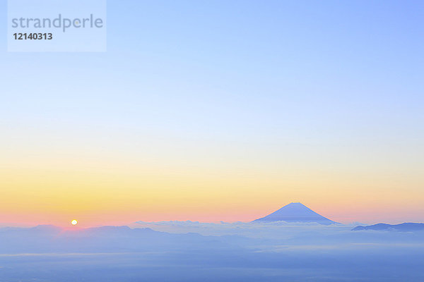 Schöne Aussicht auf den Berg Fuji  Präfektur Yamanashi  Japan