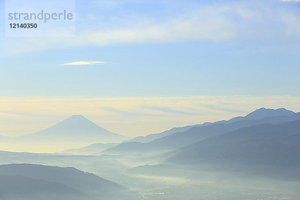 Schöne Aussicht auf den Berg Fuji  Präfektur Nagano  Japan