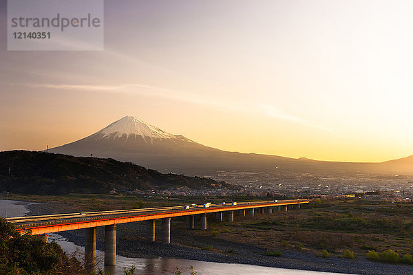 Berg Fuji und Tomei Expressway  Präfektur Shizuoka  Japan
