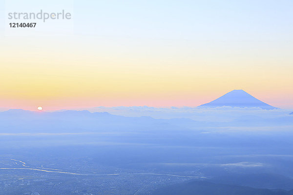 Schöne Aussicht auf den Berg Fuji  Präfektur Yamanashi  Japan