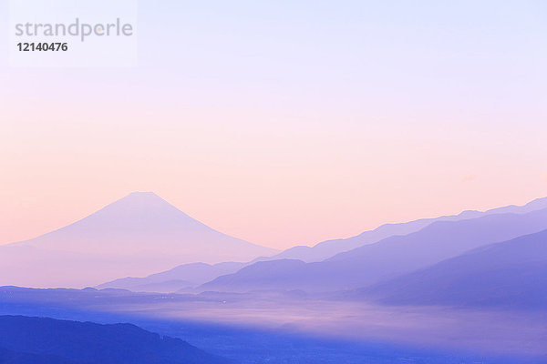 Schöne Aussicht auf den Berg Fuji  Präfektur Nagano  Japan