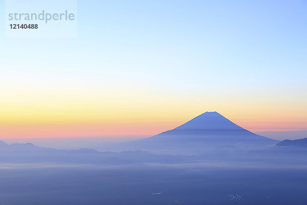 Schöne Aussicht auf den Berg Fuji  Präfektur Yamanashi  Japan