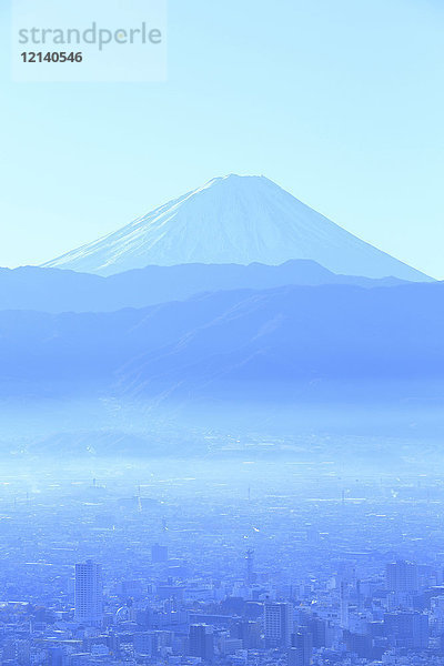 Schöne Aussicht auf den Berg Fuji  Präfektur Yamanashi  Japan