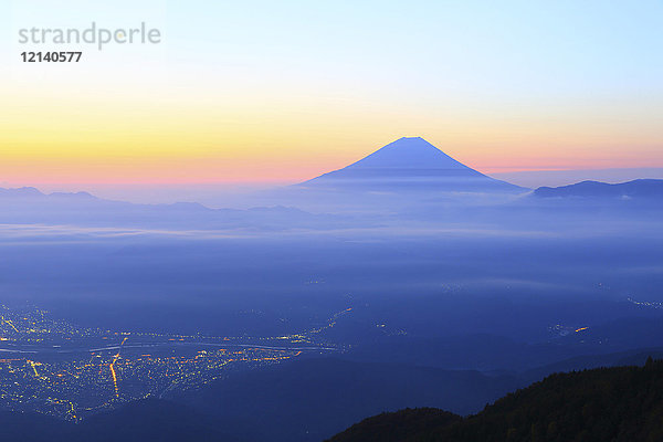 Schöne Aussicht auf den Berg Fuji  Präfektur Yamanashi  Japan