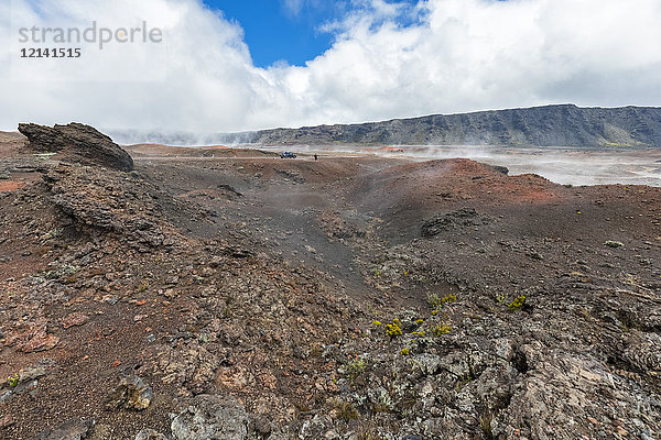 Wiedersehen  Nationalpark Wiedersehen  Piton de la Fournaise  Route du vulcan  Tourist in der Plaine des Sables