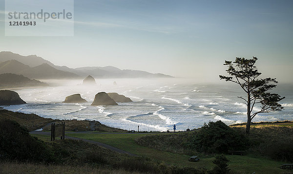 USA  Oregon  Cannon Beach bei Sonnenaufgang