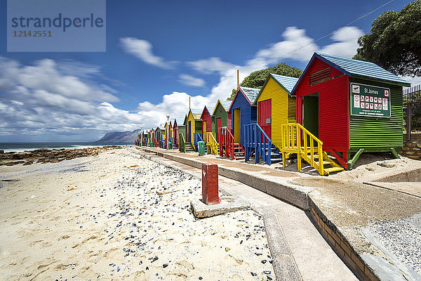 Afrika  Südafrika  Westkap  Kapstadt  St. James  False Bay  farbenfrohe Cabanas