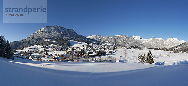Österreich  Steiermark  Salzkammergut  Steirisches Salzkammergut  Hinterbergtal  Tauplitz  Blick auf die Skiregion Tauplitzalm
