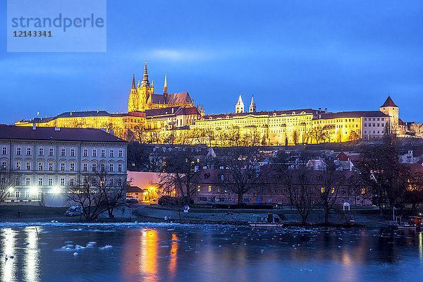 Tschechien  Prag  Prager Burg  Blaue Stunde