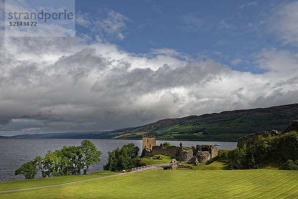 Großbritannien  Schottland  Schottische Highlands  Drumnadrochit  Loch Ness  Urquhart Castle