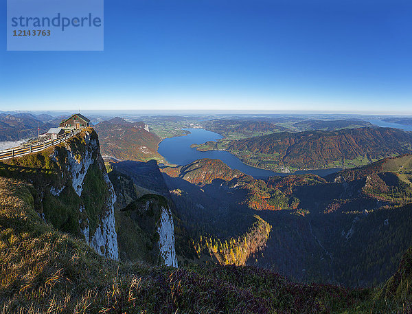 Österreich  Salzkammergut  Schafberg  Berghütte  Blick auf Mondsee und Attersee rechts
