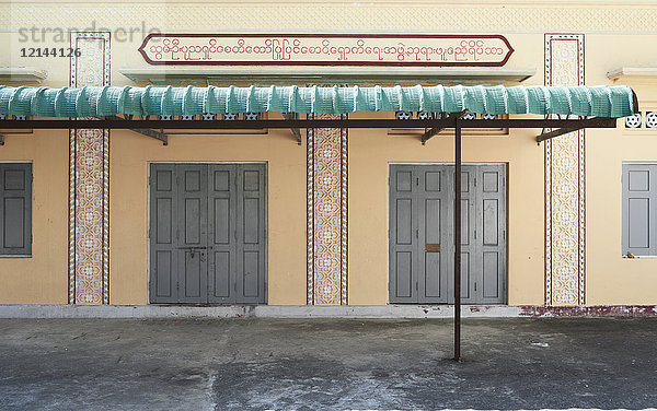 Mynamar  Mandalay  muslimisches Gebäude mit geschlossenem Eingang