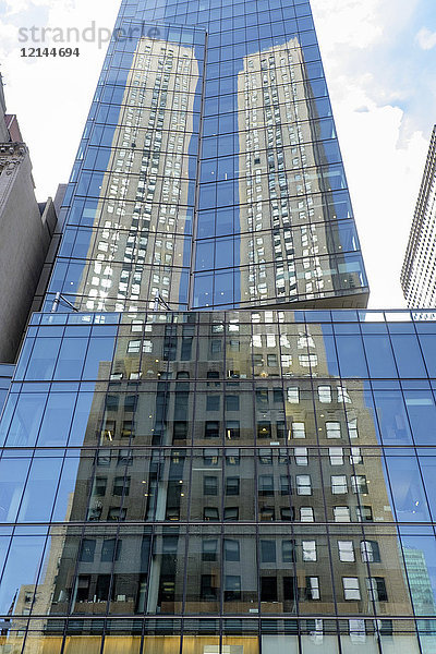 USA  New York  Hochhaus  Fassade mit Spiegelung