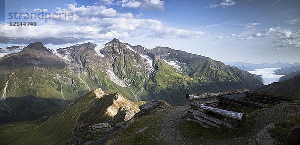 Österreich  Salzburger Land  Blick von der Edelweissspitze zum Großglockner  Großes Wiesbachhorn